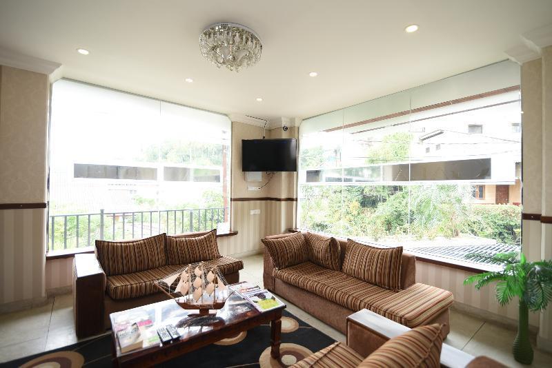 Oyo 256 Subash Hotel Джафна Экстерьер фото