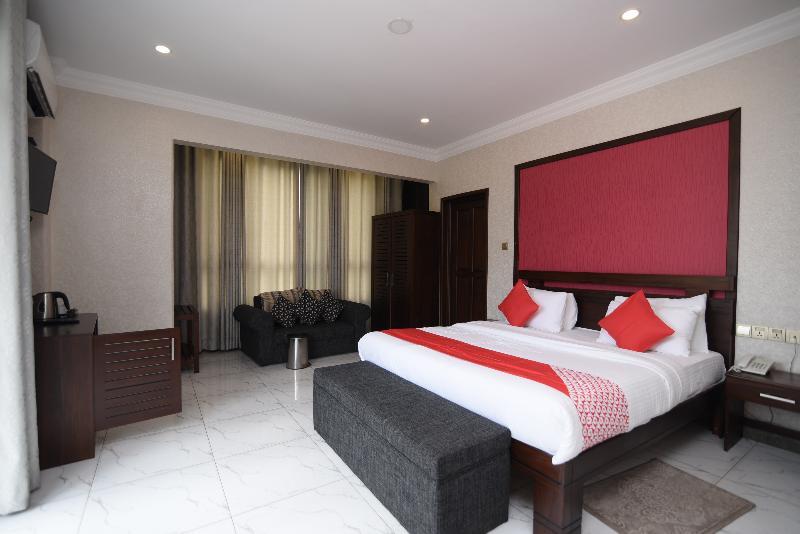 Oyo 256 Subash Hotel Джафна Экстерьер фото