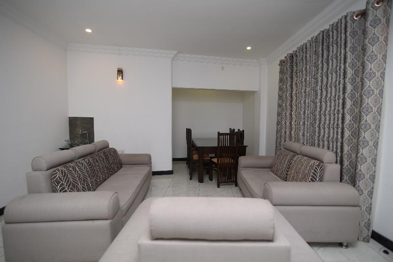 Oyo 256 Subash Hotel Джафна Экстерьер фото