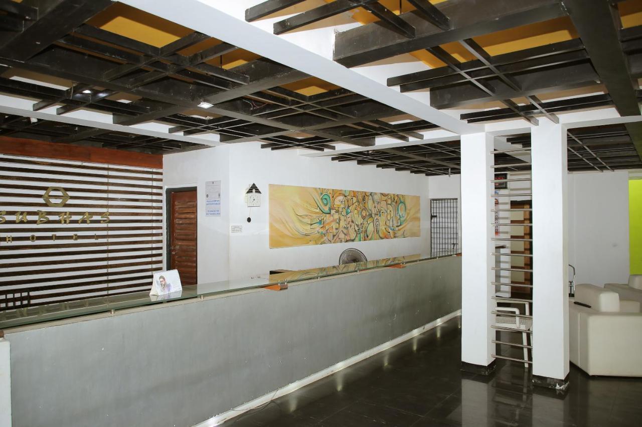 Oyo 256 Subash Hotel Джафна Экстерьер фото