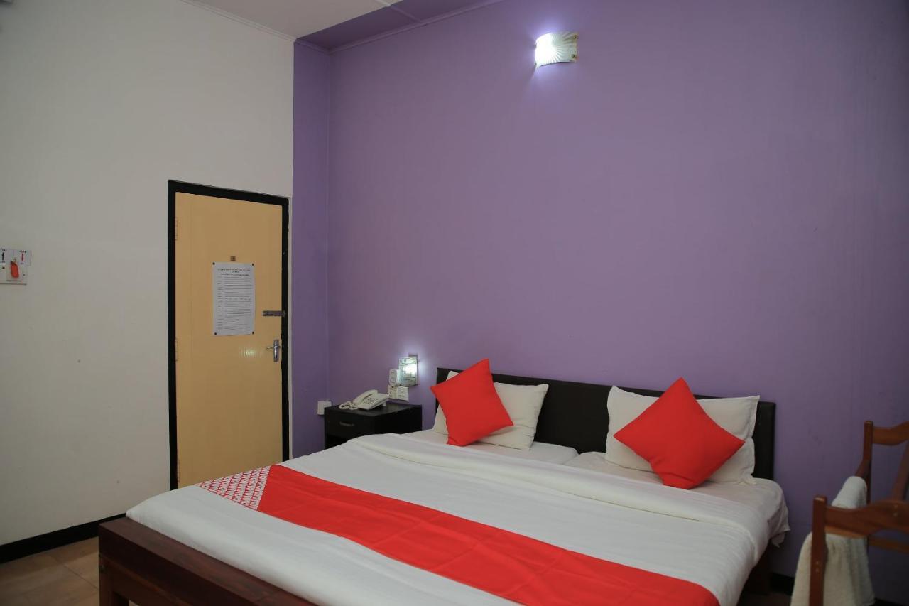 Oyo 256 Subash Hotel Джафна Экстерьер фото