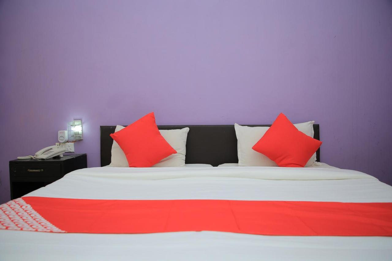 Oyo 256 Subash Hotel Джафна Экстерьер фото