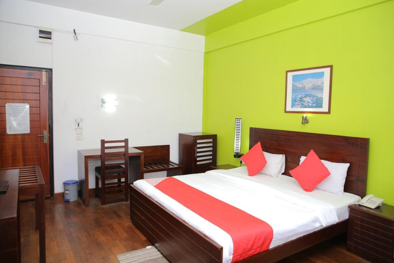 Oyo 256 Subash Hotel Джафна Экстерьер фото