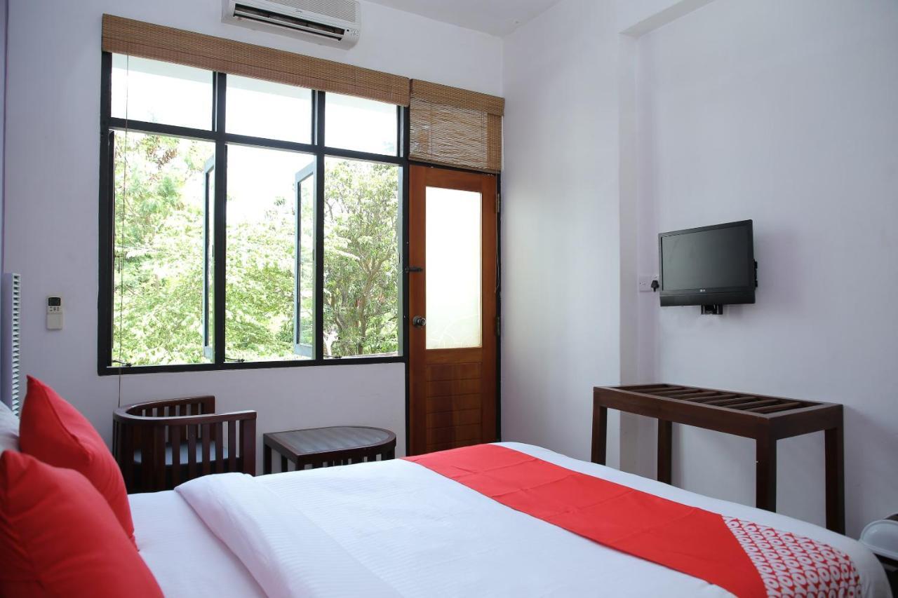 Oyo 256 Subash Hotel Джафна Экстерьер фото