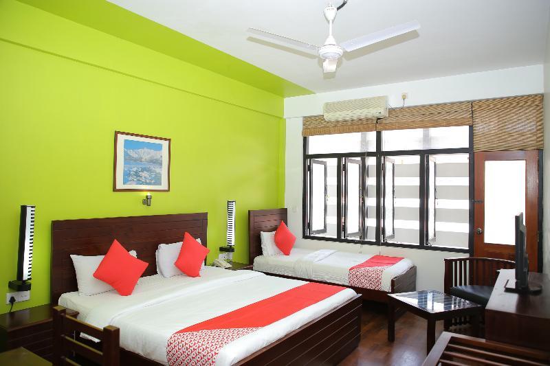 Oyo 256 Subash Hotel Джафна Экстерьер фото